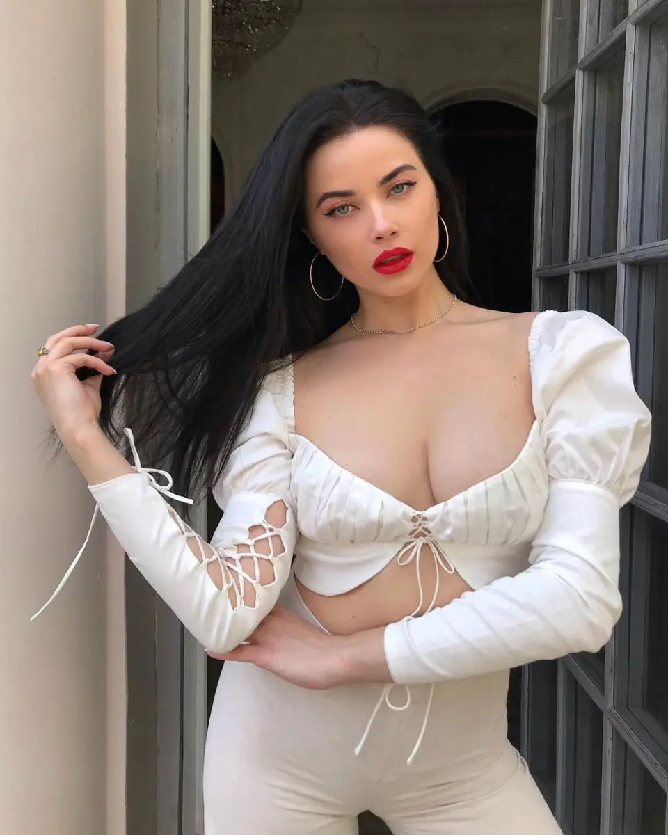 Adellina escort in Dubai