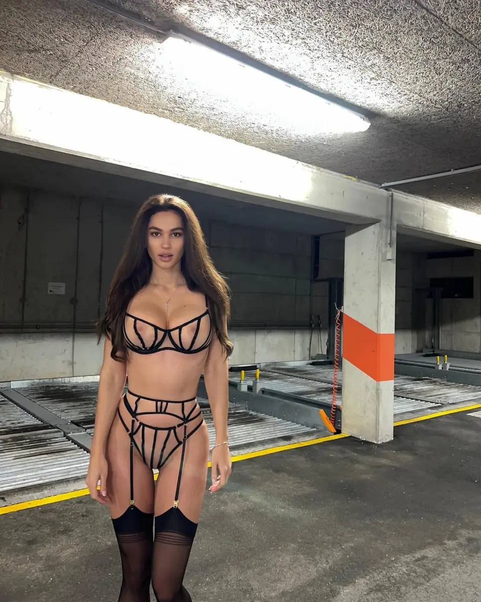 Alia escort in Dubai