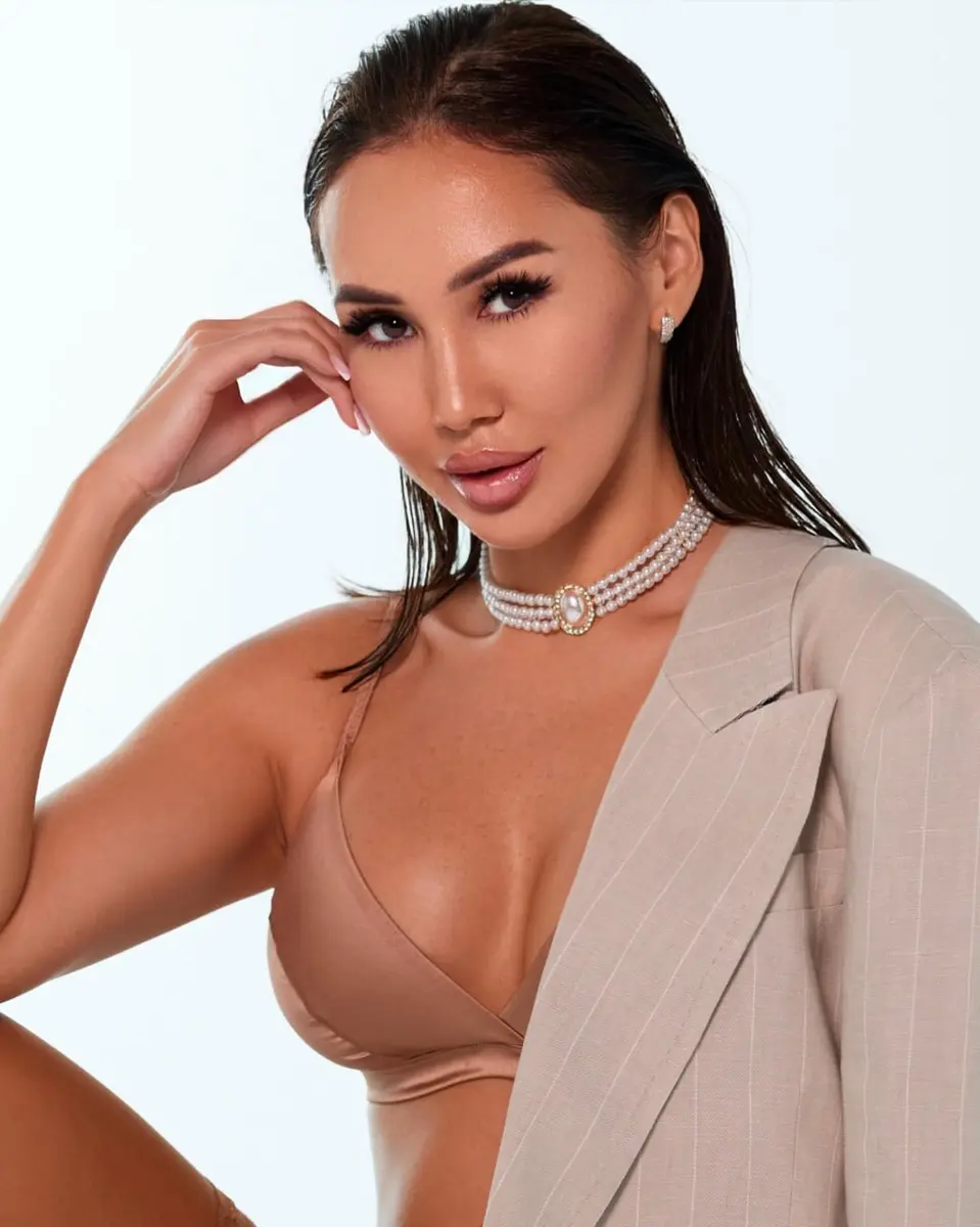 Camilla escort in Dubai