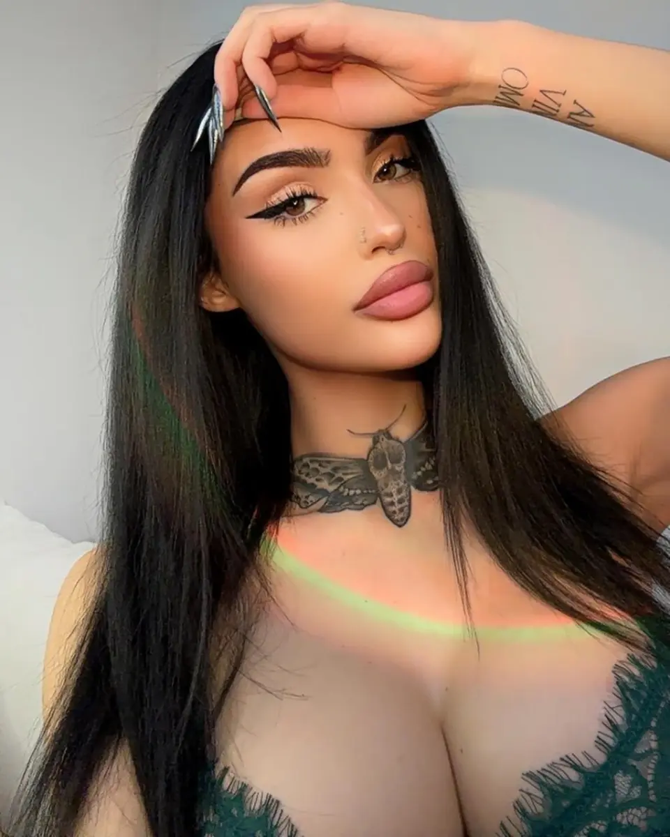 Camilla escort in Dubai