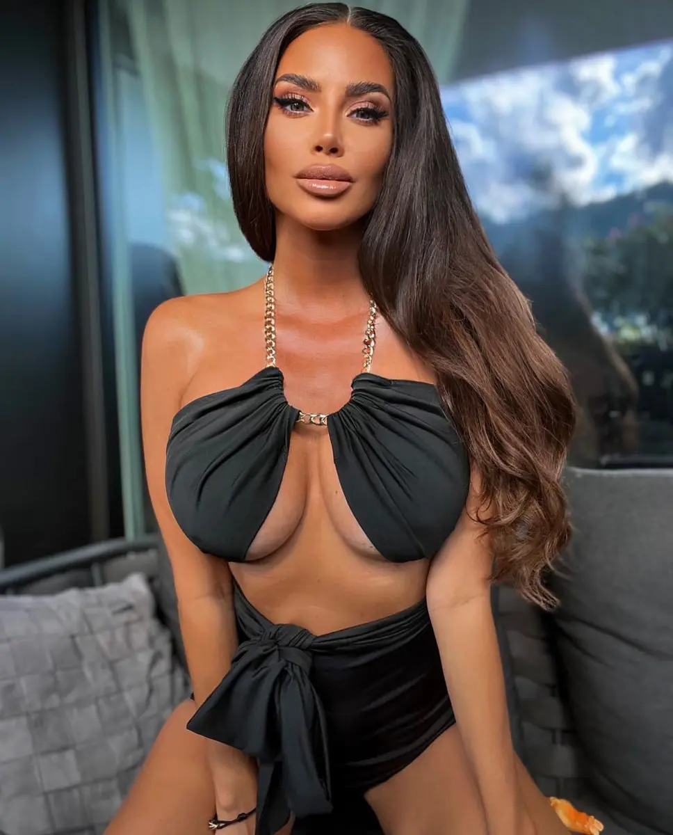 Eleonora escort in Dubai