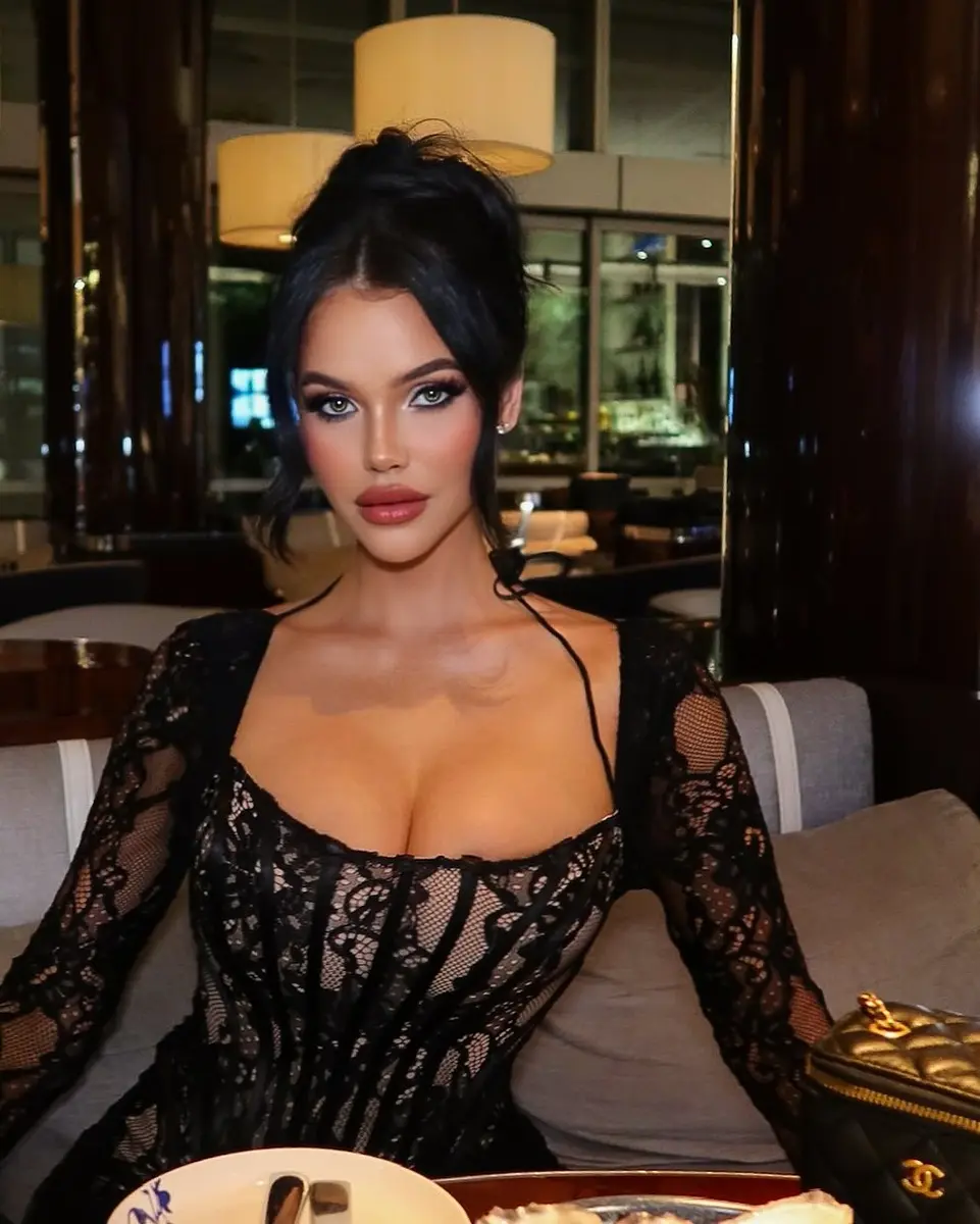 Elmira escort in Dubai