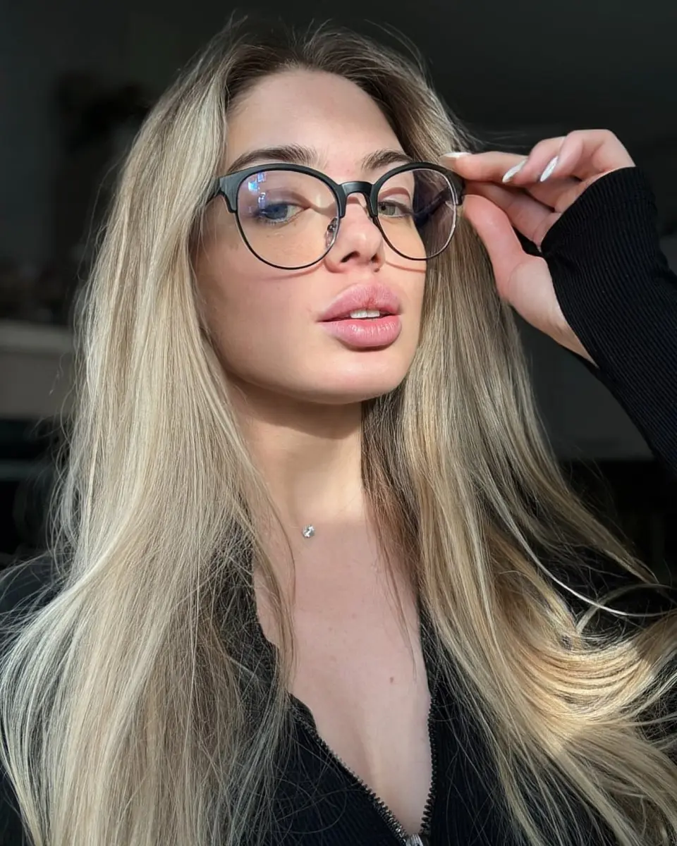 Esmeralda escort in Dubai