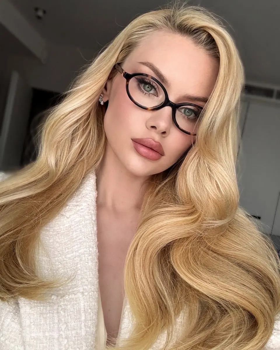 Estella escort in Dubai