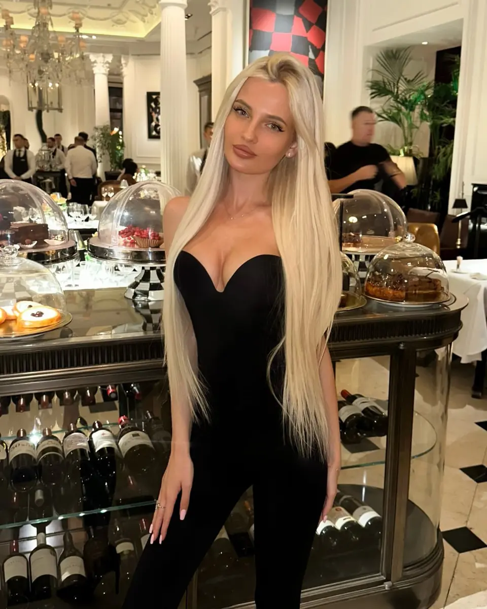 Eva escort in Dubai