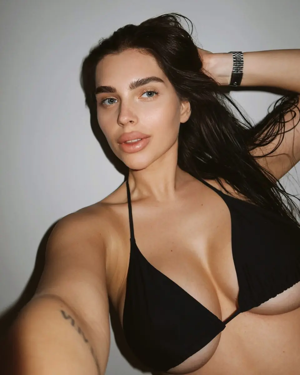 Louise escort in Dubai