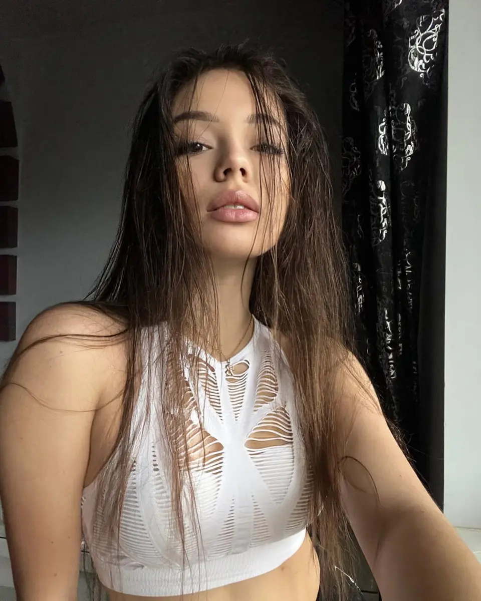 Mirella escort in Dubai