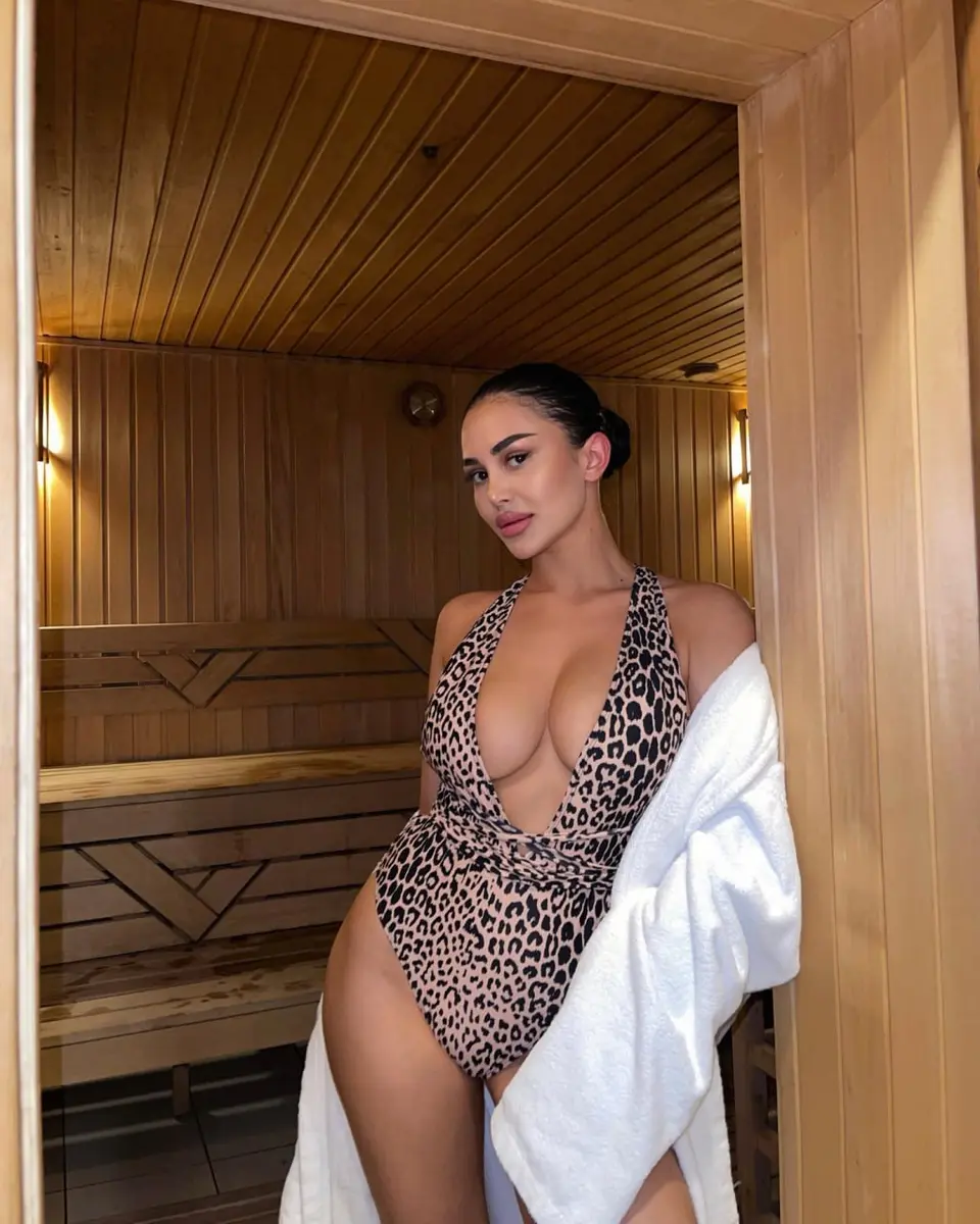 Rosaline escort in Dubai