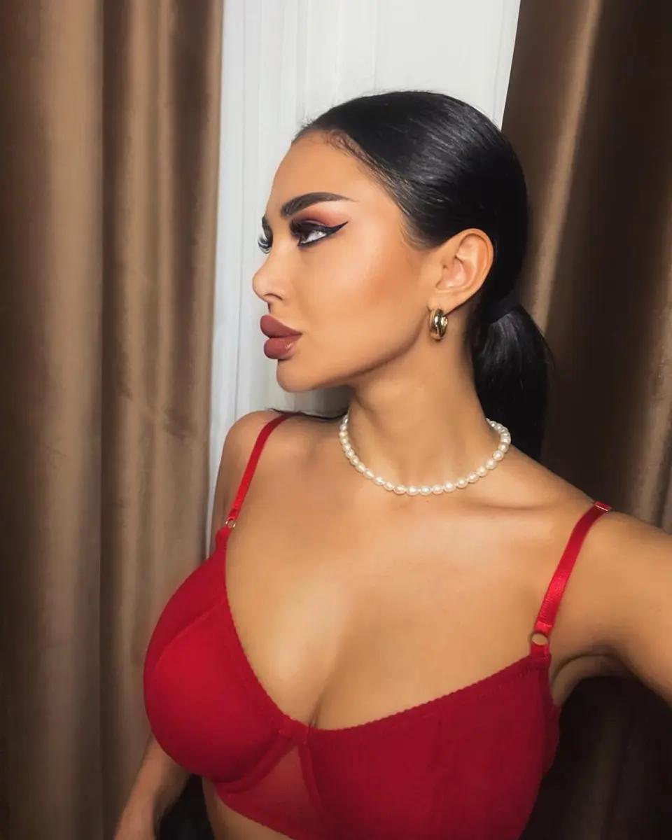 Rosaline escort in Dubai