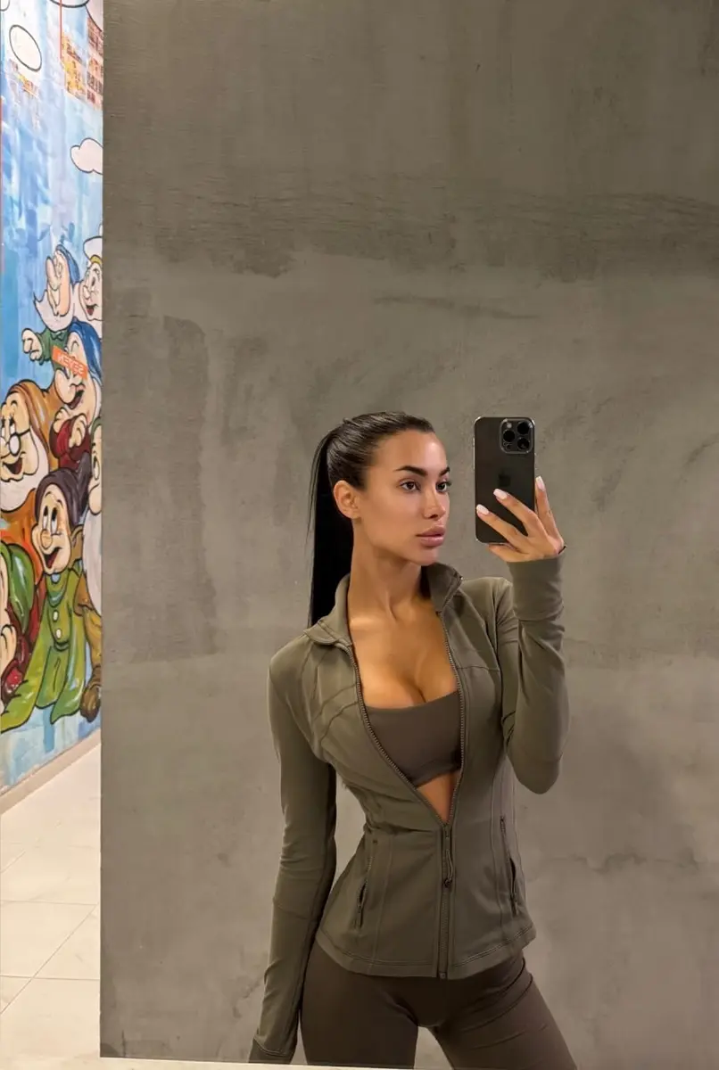 Scarlett escort in Dubai