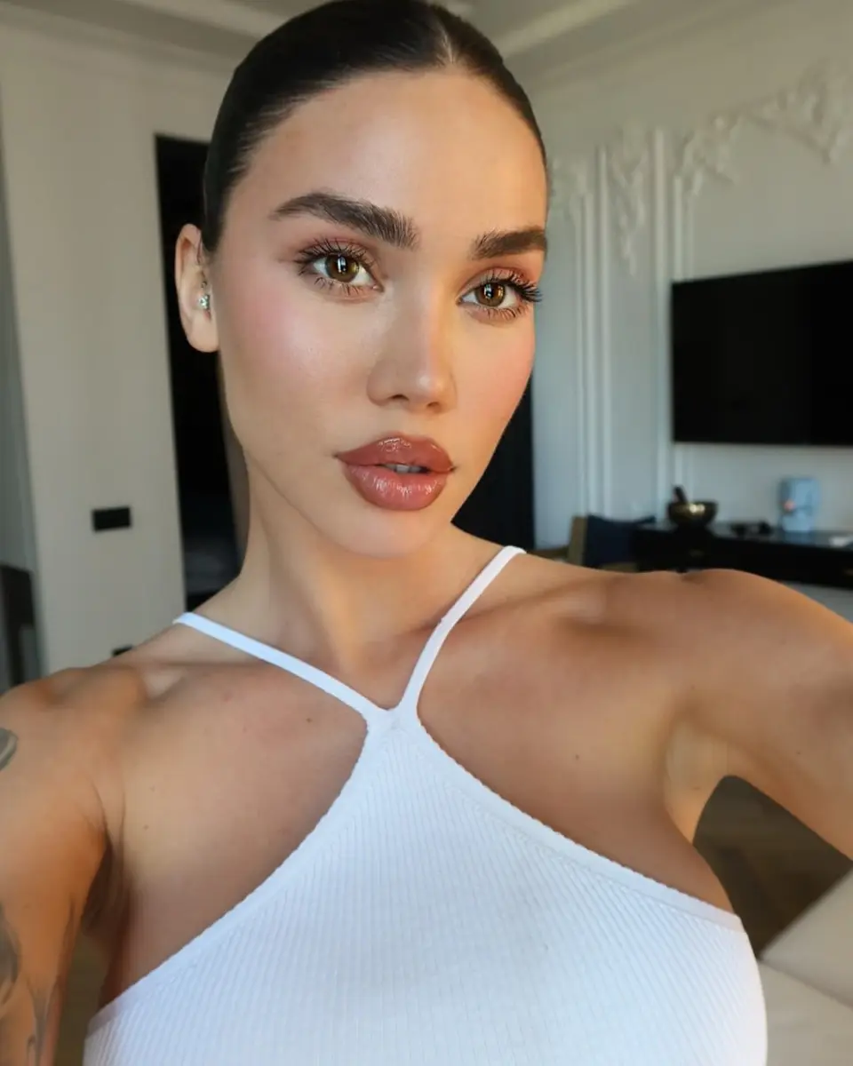 Zhanna escort in Dubai